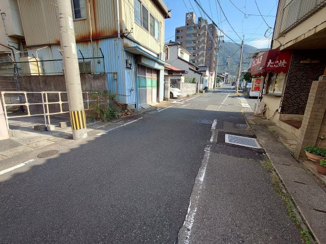 大里原町1番19号（C-15）の前面道路含む現地写真