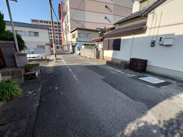大里原町1番19号（C-15）の前面道路含む現地写真