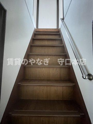 【内装】 | 来迎町テラス | 階段、手すりもついてて安心