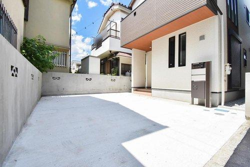 富士見市大字水子の中古一戸建の駐車場|2台分のカースペースがあります。