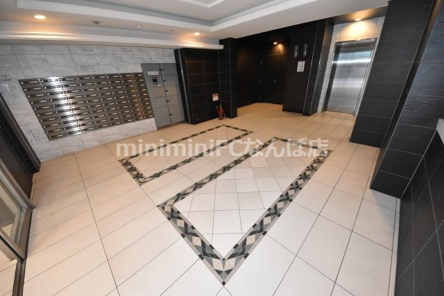 エスリード難波ステーションプラザのエントランス