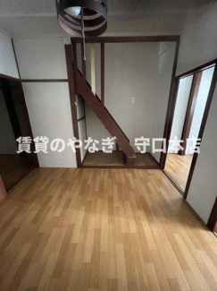 【居間・リビング】 | 門真市舟田町テラス | ゆったり過ごせる居間です