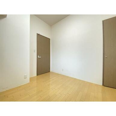 【洋室】 | さがみのパークハイツ | 広々とした洋室です