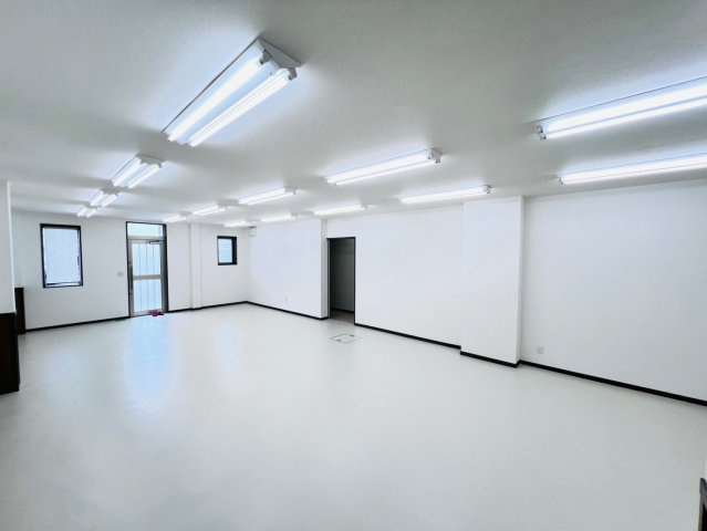 康生通南貸事務所の内装