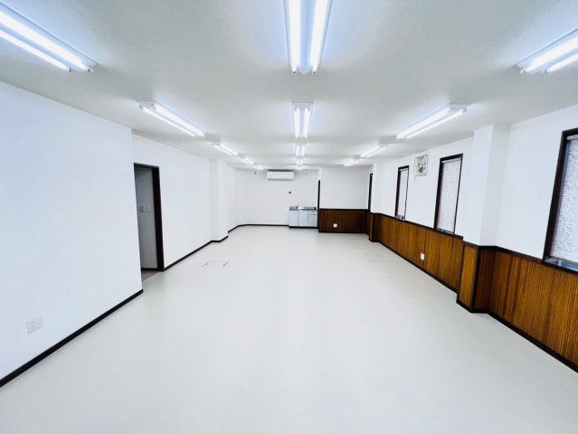 康生通南貸事務所の内装