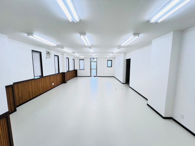 康生通南貸事務所の内装