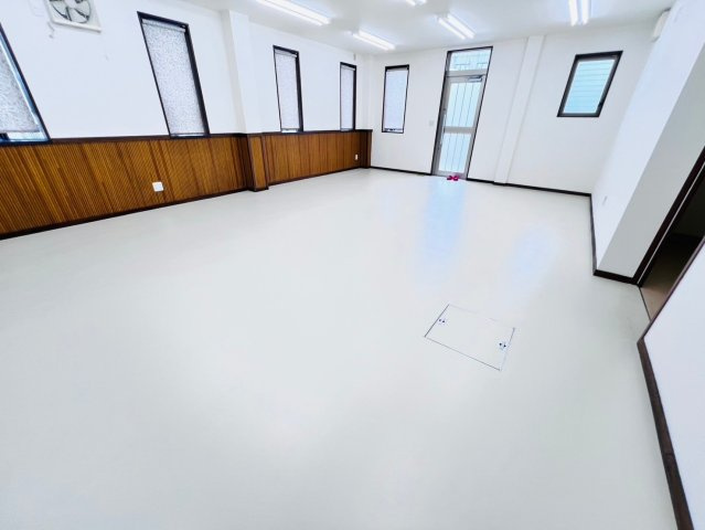 康生通南貸事務所の居間・リビング