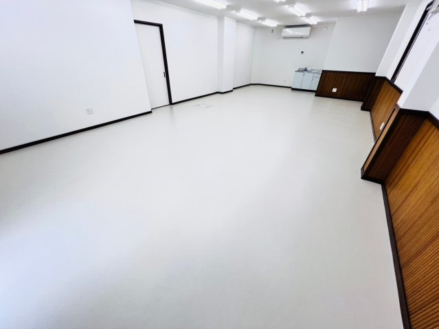 康生通南貸事務所の内装