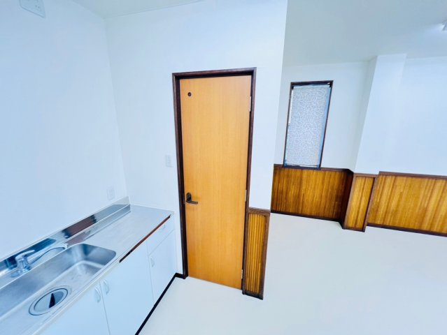 康生通南貸事務所の内装