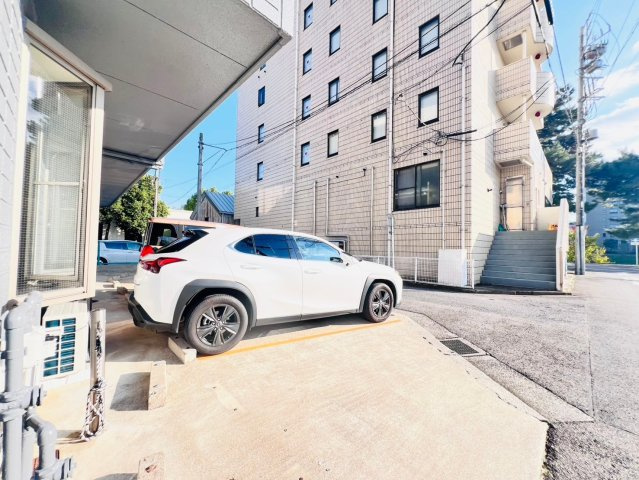 康生通南貸事務所の駐車場