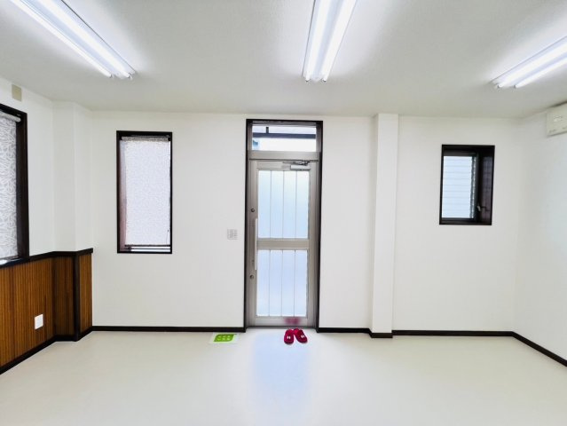 康生通南貸事務所の内装