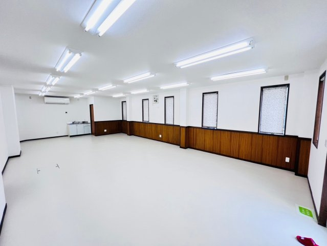 康生通南貸事務所の内装