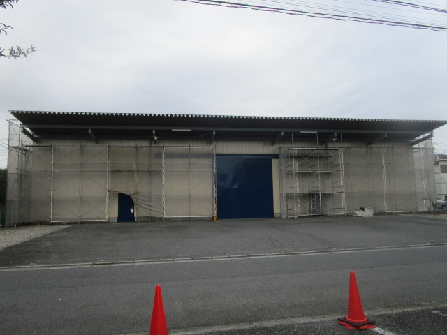 八潮市緑町１丁目の倉庫の外観