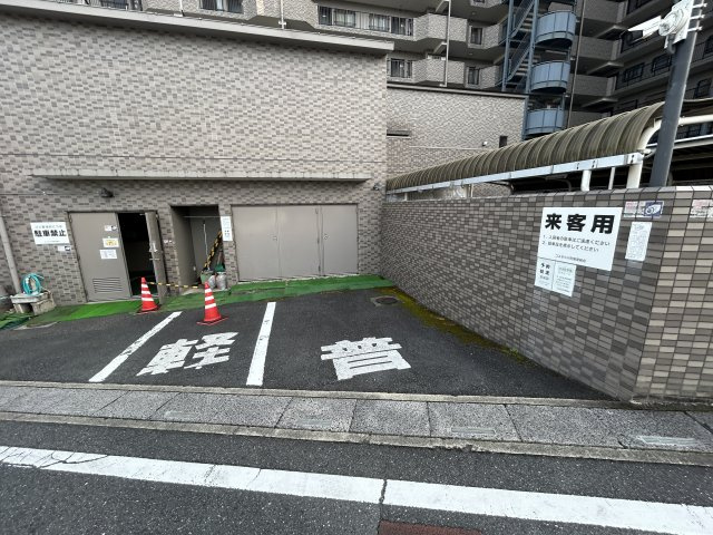 コスモ小川町(610) の駐車場|来客用駐車場