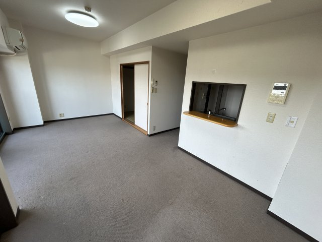 コスモ小川町(610) の居間・リビング