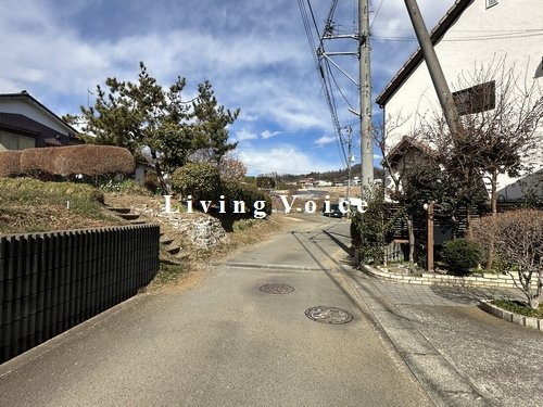 【前面道路含む現地写真】 | 厚木市上荻野　土地（売地）建築条件なし　全2区画　NO.A | 厚木市上荻野　土地（売地）建築条件なし　全2区画