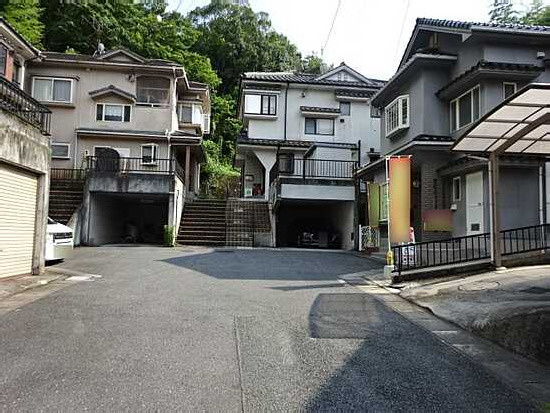 【前面道路含む現地写真】
