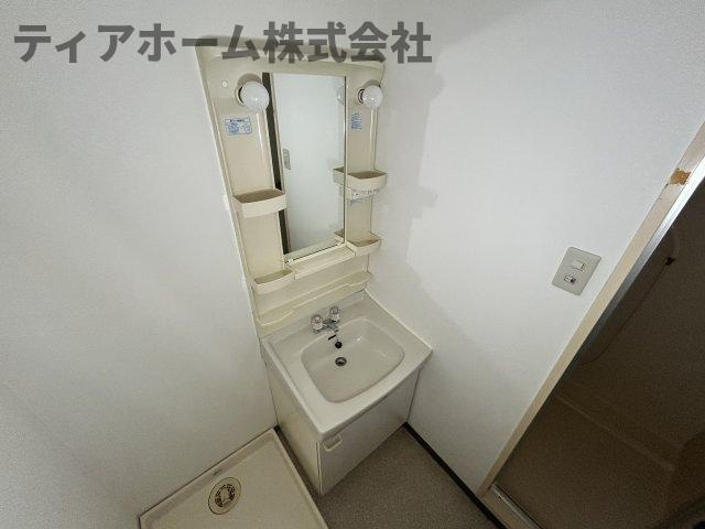 サンプラザ神楽の独立洗面台|独立洗面台、小物を置くことができて便利です