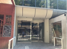 マーケットビル赤坂　1Fのエントランス