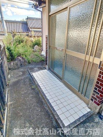 宮若市鶴田の一戸建てのエントランス