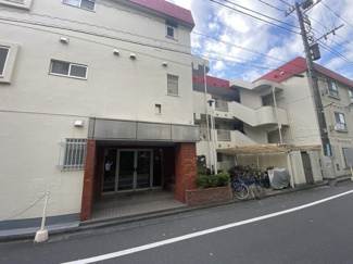 【外観】 | さほど大きなサイズではありませんが、清潔感があり、好感の持てるマンション外観。ぜひ一度、現地でご覧ください。～即日のご見学可能～　お問合せはお気軽にどうぞ。
