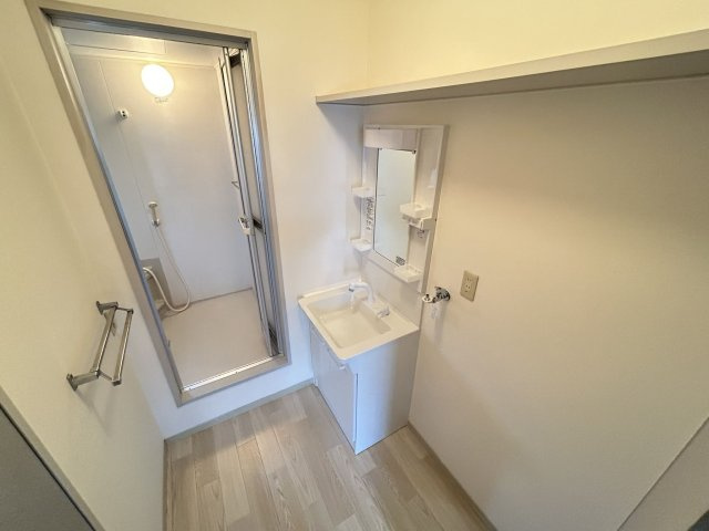 【洗面所】 | ディアス諏訪 | 独立洗面台も新品です！室内洗濯機置き場があり、便利ですね！
