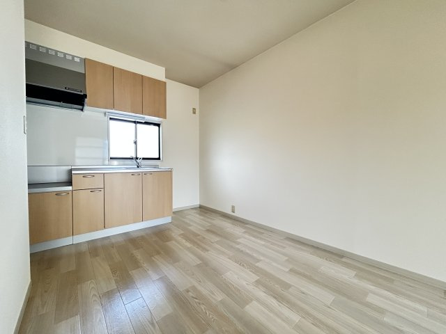 【居間・リビング】 | ディアス諏訪 | 壁紙も新品できれいです！