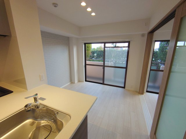 【居間・リビング】 | ハイタウン御殿山東