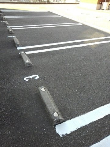 ジュネス　Ｂの駐車場|駐車場があるので、車を買う予定の方も安心です