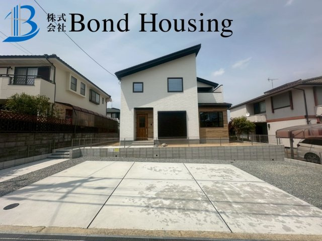 駐車並列3台　LDK24帖超え　西区桜が丘西町1期　新築戸建の外観