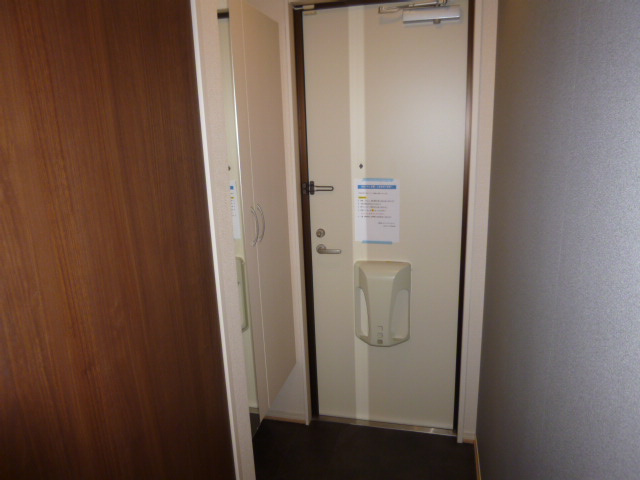 倉敷市児島上の町２丁目のアパートの玄関