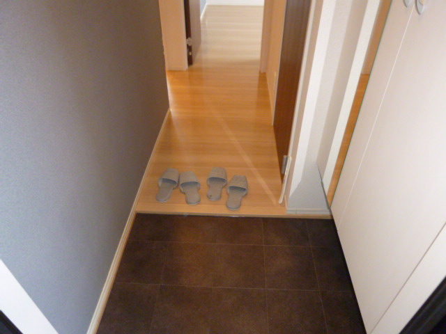 倉敷市児島上の町２丁目のアパートの玄関