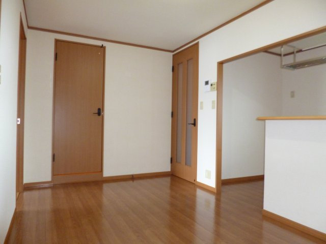 倉敷市福島のアパートの居間・リビング