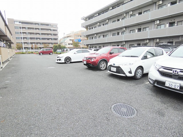 サニーサイド聖蹟Iの駐車場