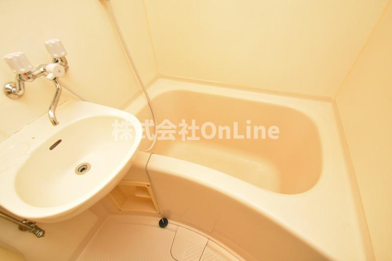 ラフィーネ小若江の浴室