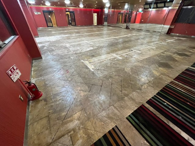 馬橋駅前店舗の内装|2階