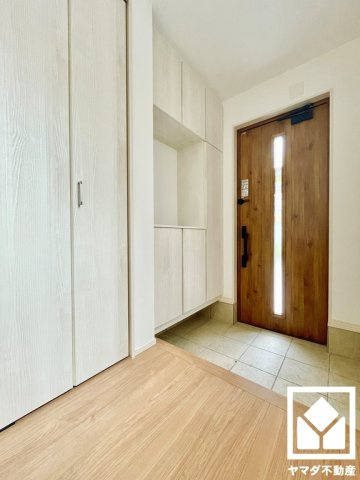 大津市御陵町　第1　2号棟の玄関