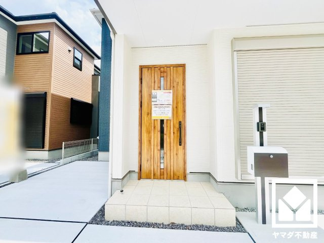 大津市御陵町　第1　2号棟の玄関