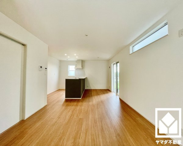 大津市御陵町　第1　2号棟の居間・リビング