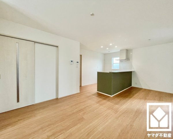 大津市御陵町　第1　2号棟の居間・リビング