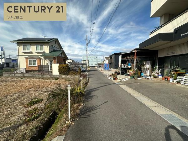 岐阜市茜部寺屋敷1丁目の前面道路含む現地写真