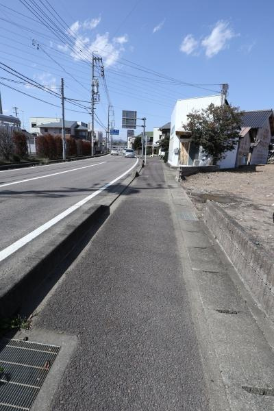 岐阜県関市緑町2丁目Bのその他|南側公道