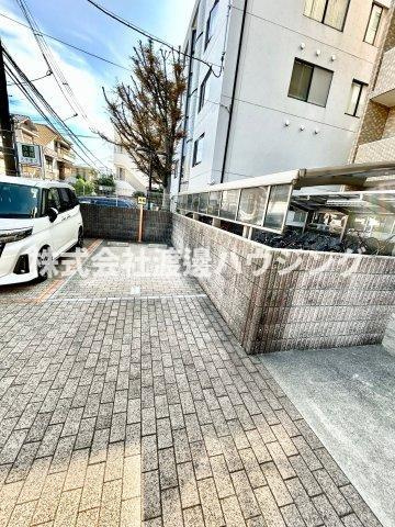 第6アローズ緑地公園の駐車場