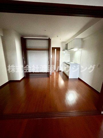 第6アローズ緑地公園の居間・リビング