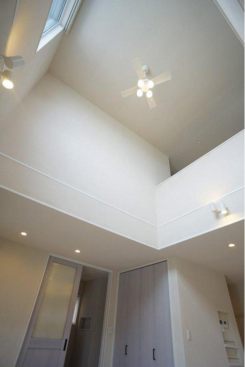 太田市南矢島町戸建②の居間・リビング|吹抜で開放感とくつろぎを♪