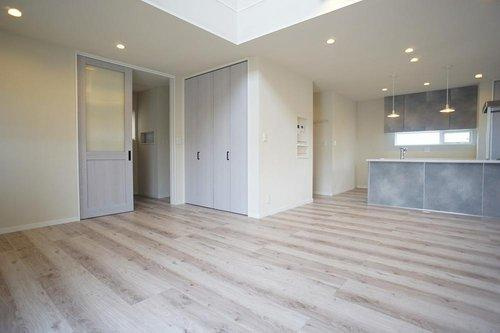 太田市南矢島町戸建②の居間・リビング|壁は全て珪藻土仕様