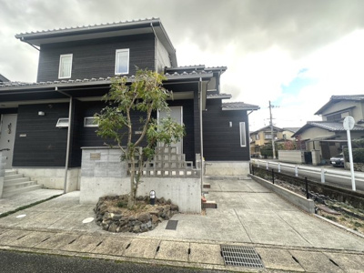 【外観】 | カワラドットゼット | 駐車1台可能です♪（無料）