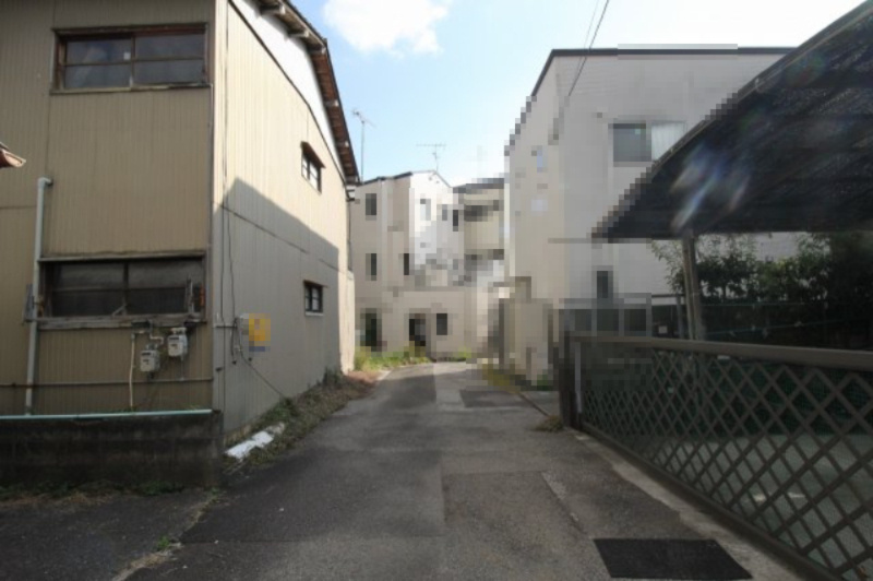 城山町　建築条件なし　売土地の前面道路含む現地写真