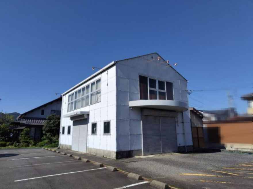 ６４２８８　岐阜市粟野東1丁目事業用建物の外観