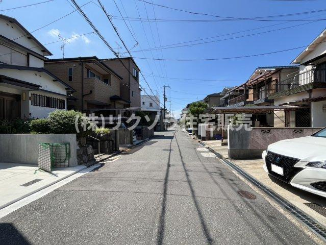 太秦桜が丘　中古一戸建ての前面道路含む現地写真|■物件内覧・資金計画相談・住宅ローン相談、リフォーム相談、お問合せ受付中■
※当日・翌日のご内覧、ご相談はお電話でのお問合せがスムーズです！